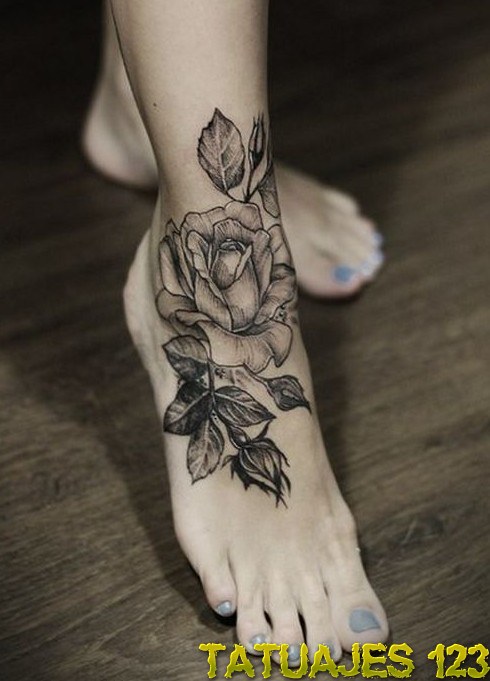 rosas negras en el pie