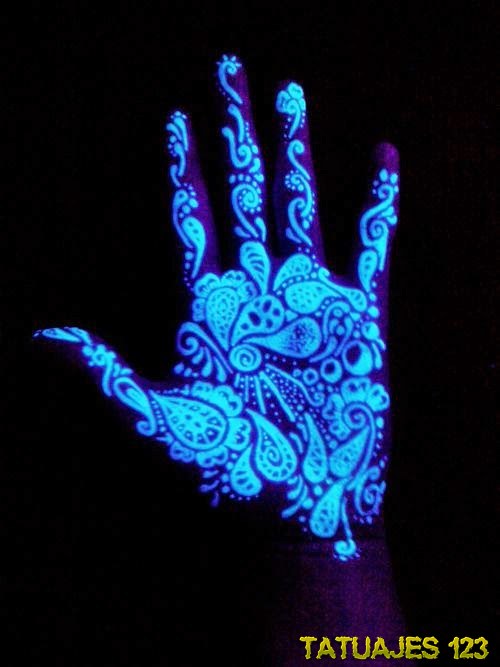 tattoo ultravioleta en la mano