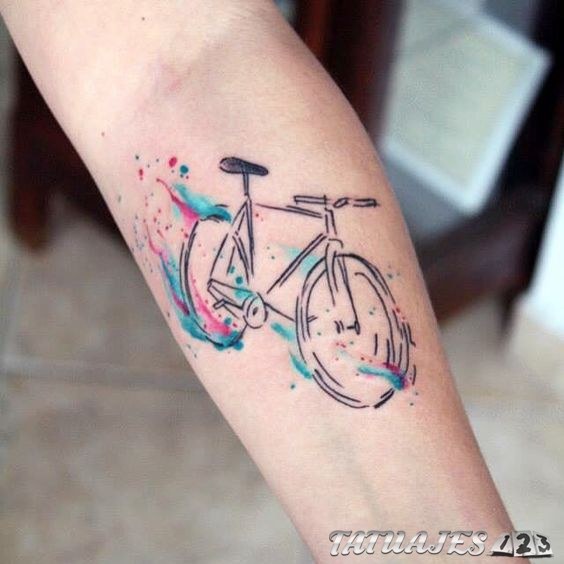 tatuaje acuarela bicicleta