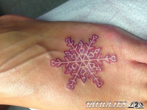 tatuaje copos con corazones
