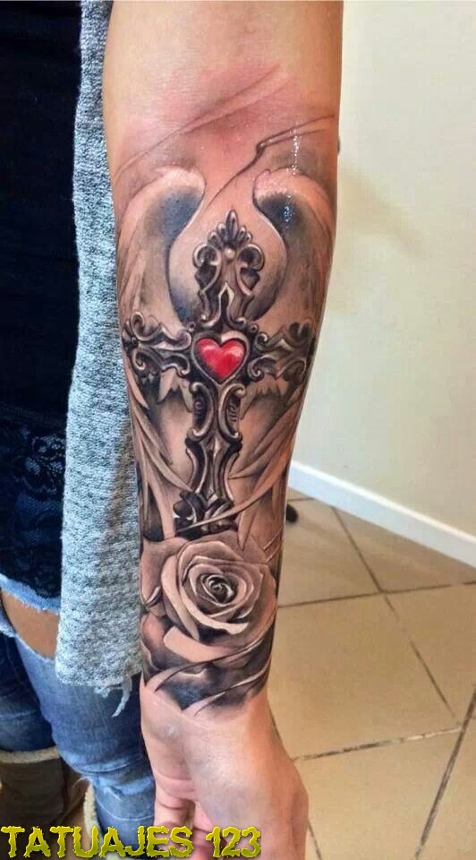 Cruz con corazón en rojo - Tatuajes 123