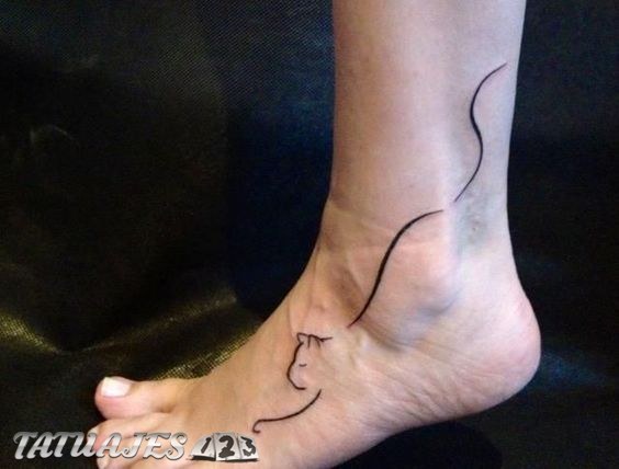 Sensuales y modernos tatuajes para el pie